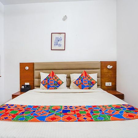 Fabexpress Le Aham Boutique - Auroville Beach - 600M Puducherry Buitenkant foto