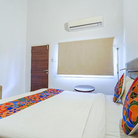 Fabexpress Le Aham Boutique - Auroville Beach - 600M Puducherry Buitenkant foto