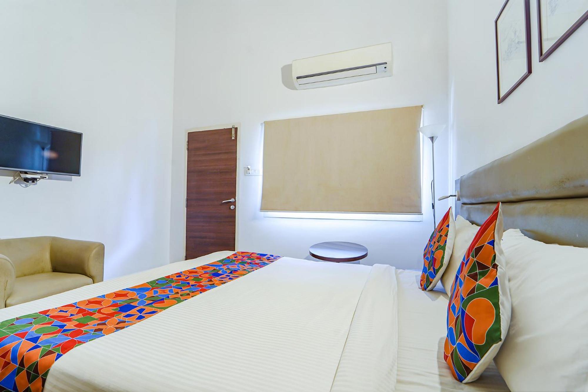 Fabexpress Le Aham Boutique - Auroville Beach - 600M Puducherry Buitenkant foto