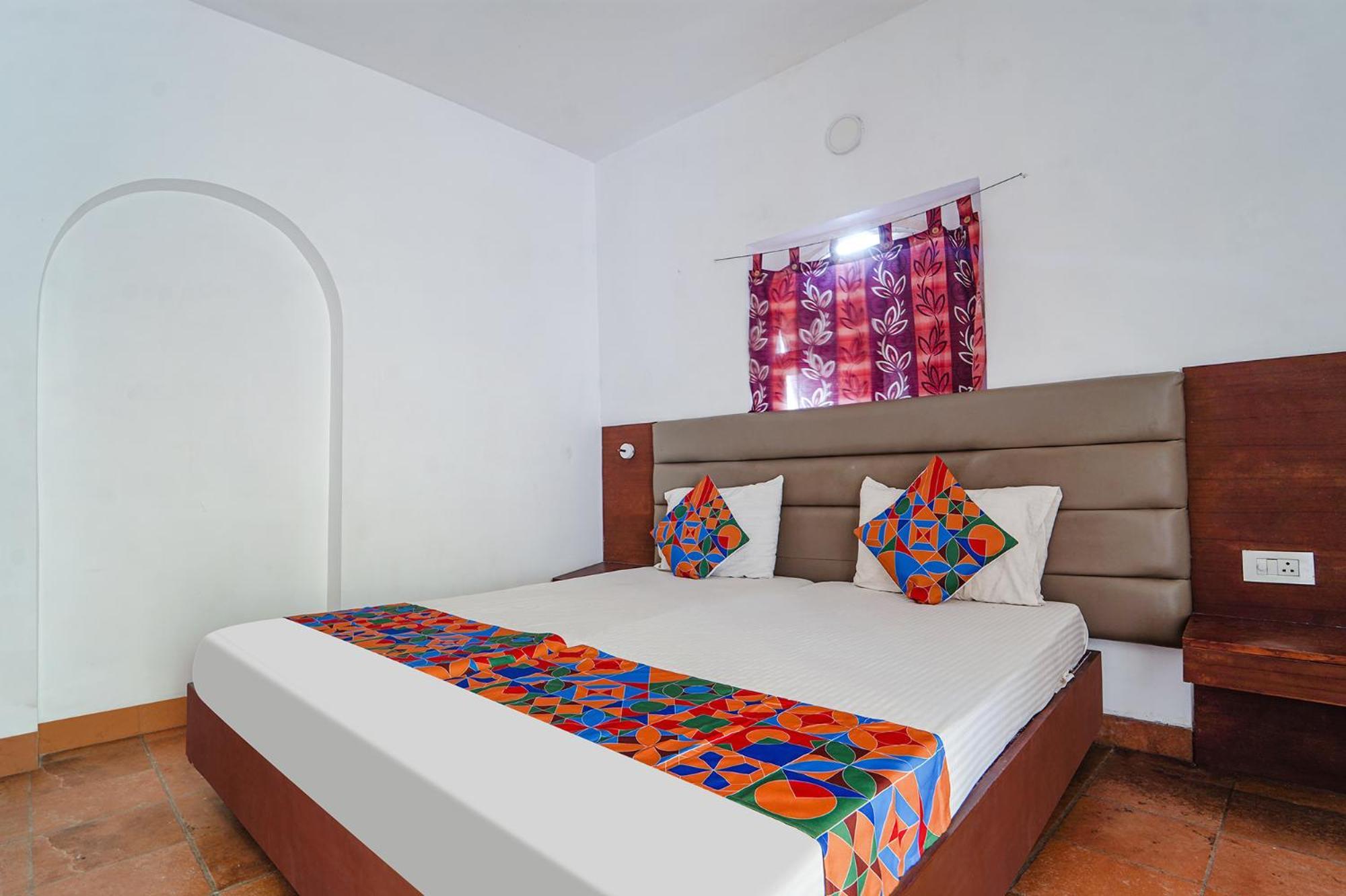 Fabexpress Le Aham Boutique - Auroville Beach - 600M Puducherry Buitenkant foto