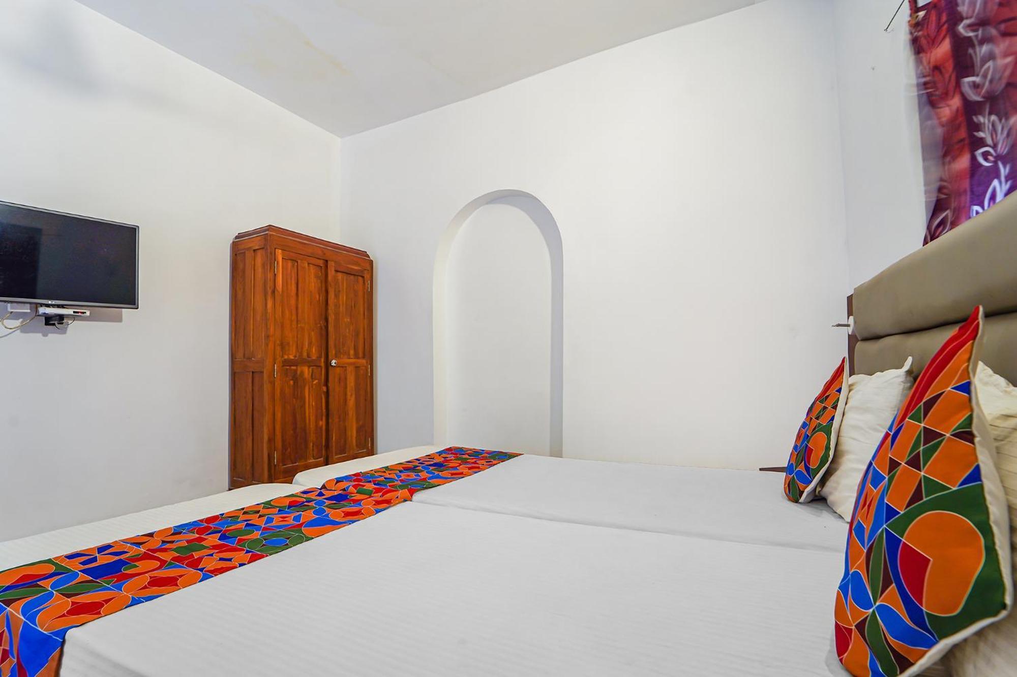 Fabexpress Le Aham Boutique - Auroville Beach - 600M Puducherry Buitenkant foto