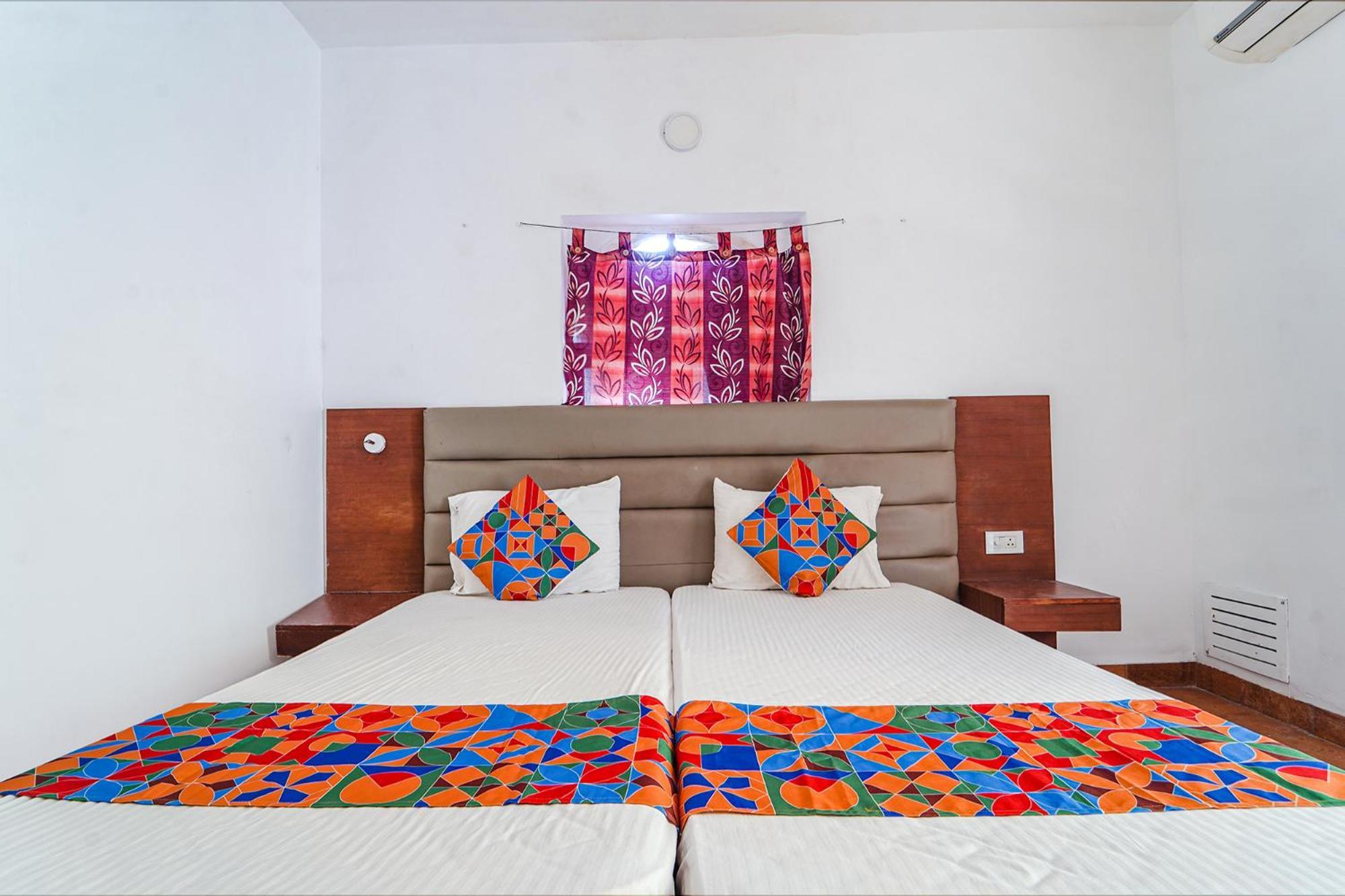 Fabexpress Le Aham Boutique - Auroville Beach - 600M Puducherry Buitenkant foto