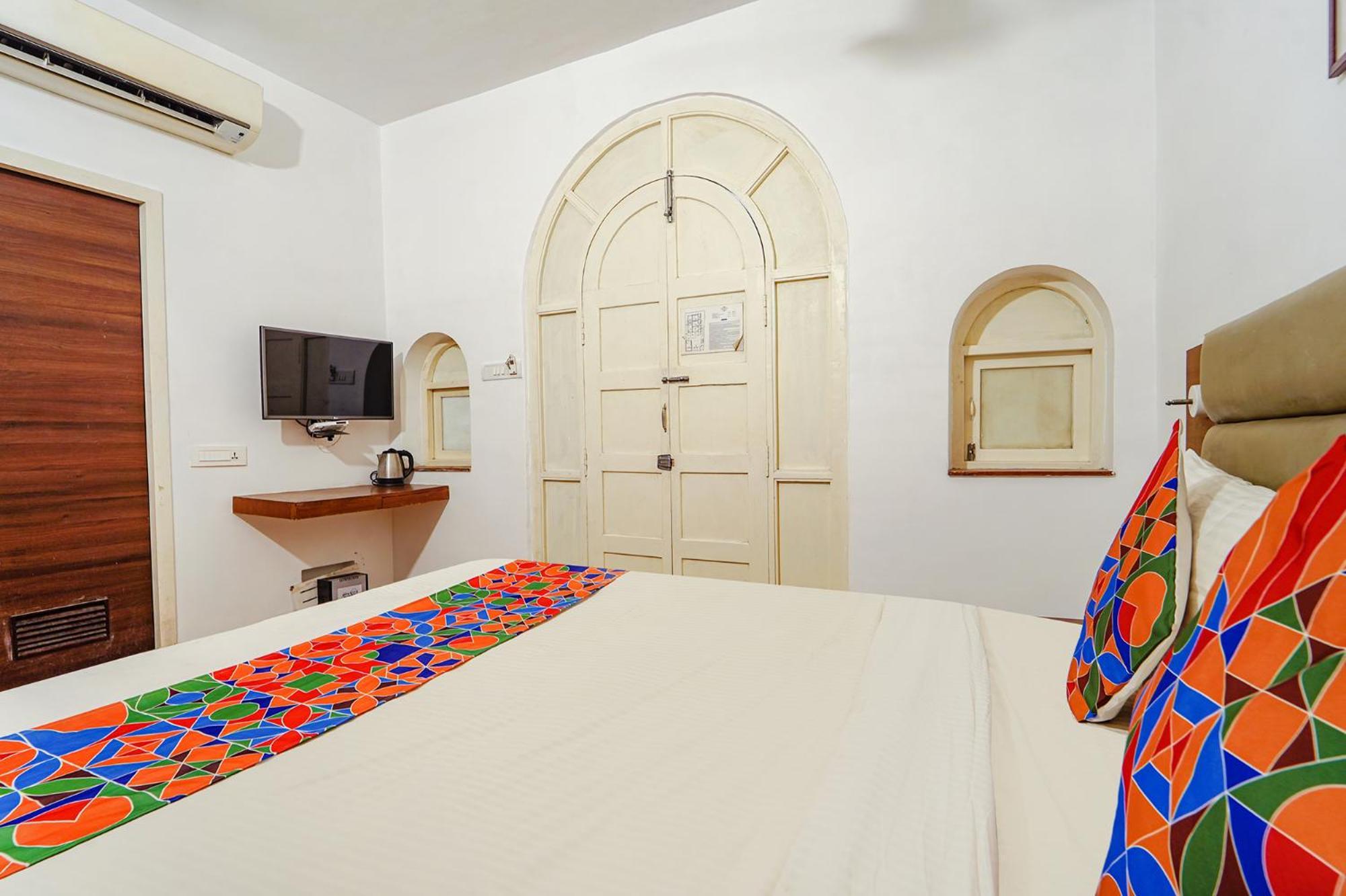 Fabexpress Le Aham Boutique - Auroville Beach - 600M Puducherry Buitenkant foto