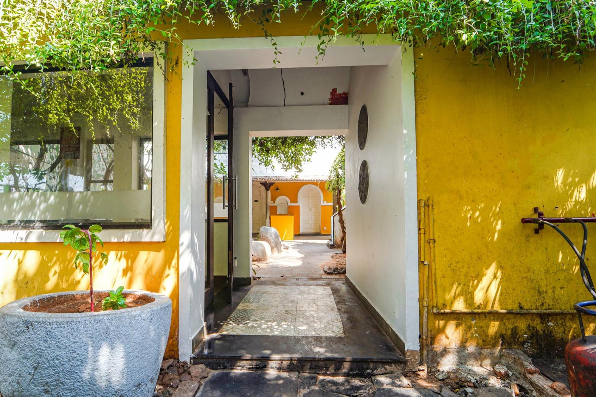 Fabexpress Le Aham Boutique - Auroville Beach - 600M Puducherry Buitenkant foto